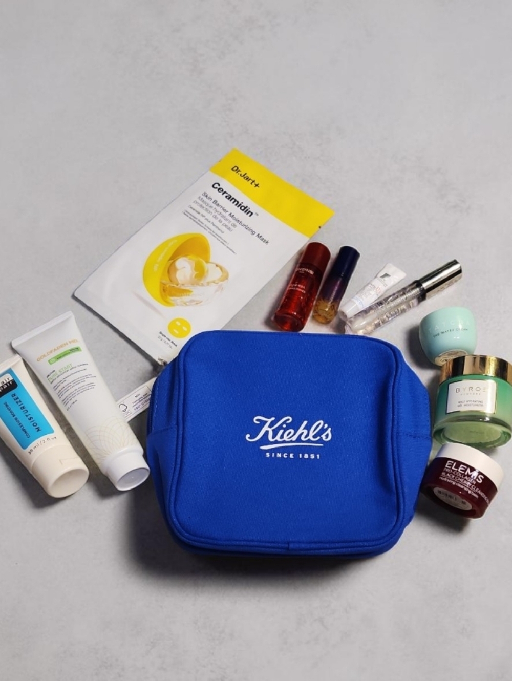 Kiehls Cosmetic Bag Variety 11 Piece Skincare Set  - ALL NEW